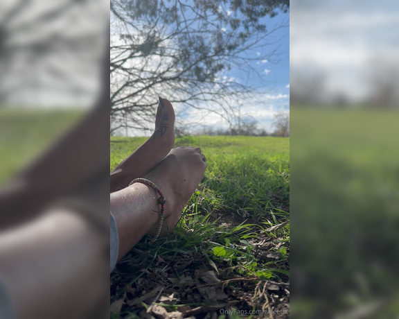 Zafeet aka Zafeetllc OnlyFans - Naturally beautiful nature toes