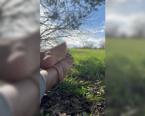 Zafeet aka Zafeetllc OnlyFans - Naturally beautiful nature toes