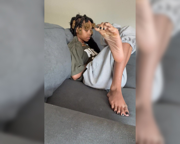 Zafeet aka Zafeetllc OnlyFans - Wiggling these sexy long toes right next to you