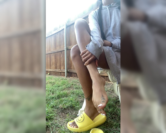 Zafeet aka Zafeetllc OnlyFans - Outside flopping in flip flops