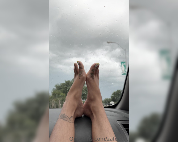 Zafeet aka Zafeetllc OnlyFans - Rainy car wiggles for all the foot lovers driving view