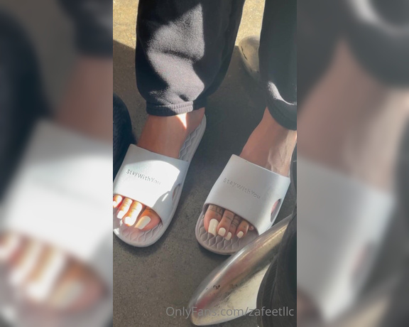 Zafeet aka Zafeetllc OnlyFans - Public footsie with @dallasfootmodelsent 1