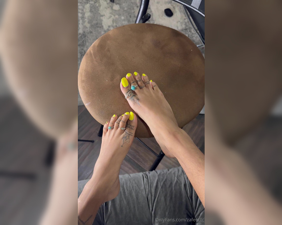 Zafeet aka Zafeetllc OnlyFans - Yummy long toes & sexy toe rings