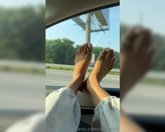 Zafeet aka Zafeetllc OnlyFans - Car window and foot prints vibes tehe