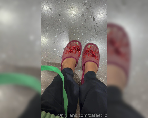 Zafeet aka Zafeetllc OnlyFans - Old school Granny slides are the best slides 1