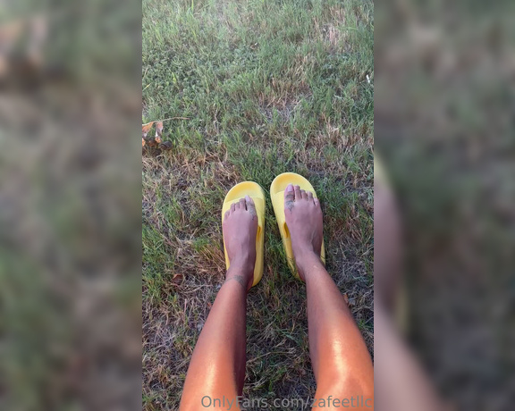 Zafeet aka Zafeetllc OnlyFans - Sexy Legs & sexy feet just beautifully Sunkissed  1