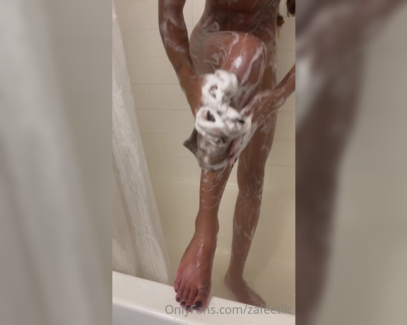 Zafeet aka Zafeetllc OnlyFans - Cum n take a longggg shower with mommy