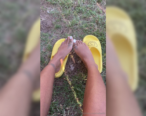 Zafeet aka Zafeetllc OnlyFans - Wiggling In the sun