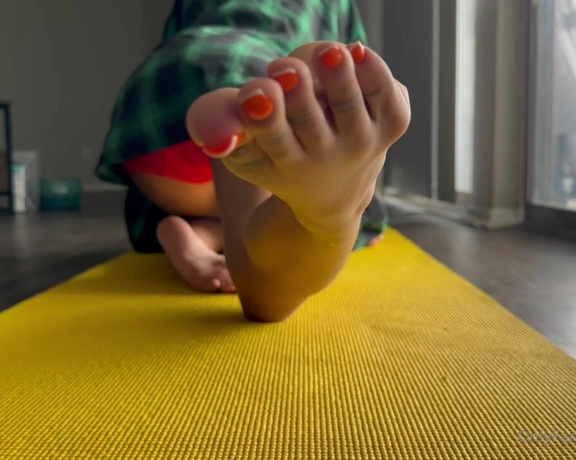 Zafeet aka Zafeetllc OnlyFans - Yoga & soles with your foot Goddess