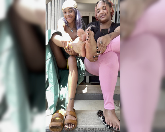 Zafeet aka Zafeetllc OnlyFans - @cookieebabi and I chit chatting outside wiggling our toes