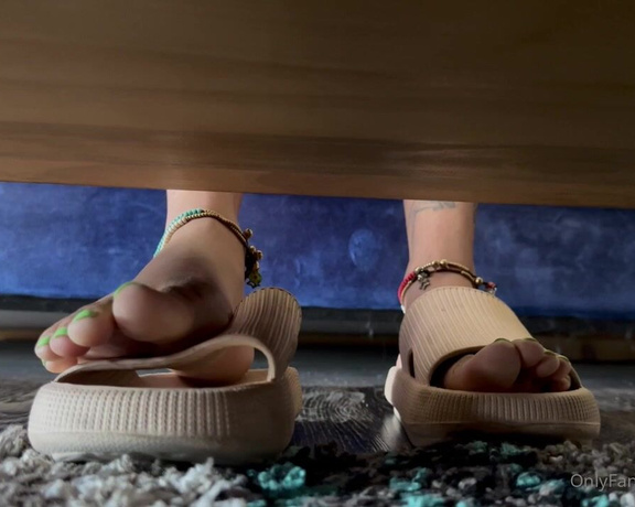 Zafeet aka Zafeetllc OnlyFans - Wiggling these sexy toes under the table