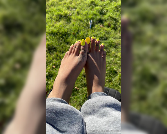 Zafeet aka Zafeetllc OnlyFans - Sexy long toes in grass