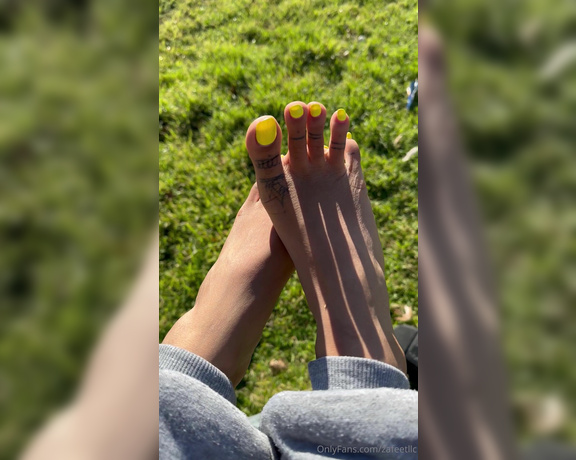 Zafeet aka Zafeetllc OnlyFans - Sexy long toes in grass