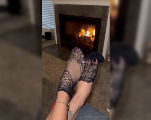 Zafeet aka Zafeetllc OnlyFans - Fire place toes & socks