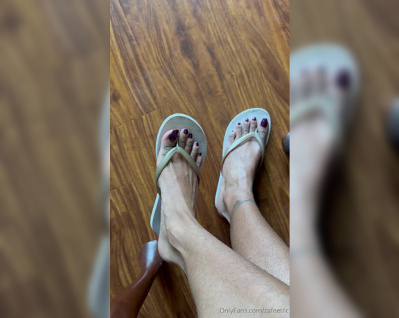 Zafeet aka Zafeetllc OnlyFans - Flopping around the house