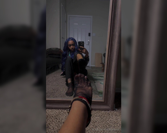 Zafeet aka Zafeetllc OnlyFans - MsSexiness showing out in the mirror