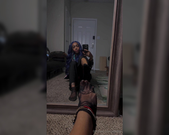 Zafeet aka Zafeetllc OnlyFans - MsSexiness showing out in the mirror