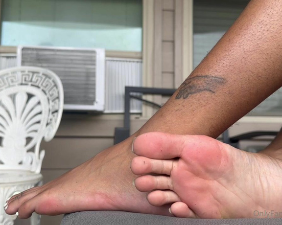 Zafeet aka Zafeetllc OnlyFans - Just my pretty feet & I Vibin on the porch