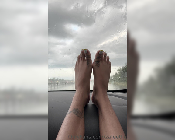 Zafeet aka Zafeetllc OnlyFans - Rainy car vibes