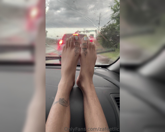 Zafeet aka Zafeetllc OnlyFans - Rainy car vibes