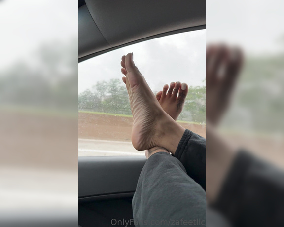 Zafeet aka Zafeetllc OnlyFans - Soles on car window Type of vibe