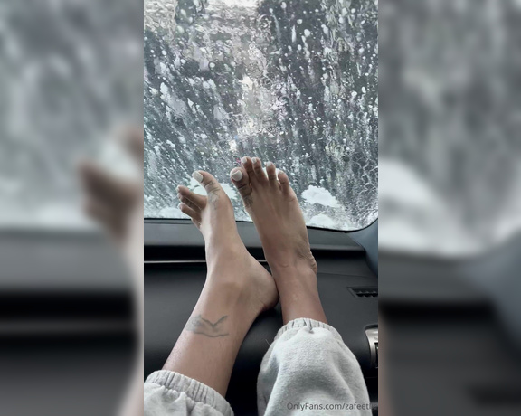 Zafeet aka Zafeetllc OnlyFans - Giving the car wash workers a sexy toe wiggle & scrunch show