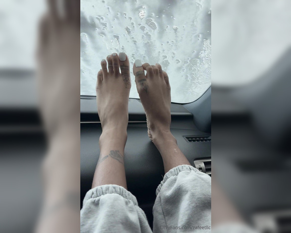 Zafeet aka Zafeetllc OnlyFans - Giving the car wash workers a sexy toe wiggle & scrunch show