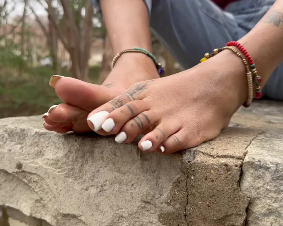 Zafeet aka Zafeetllc OnlyFans - Toe wiggles in public