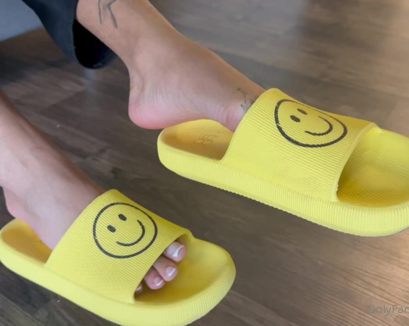 Zafeet aka Zafeetllc OnlyFans - Watch mami dangle her pretty slides