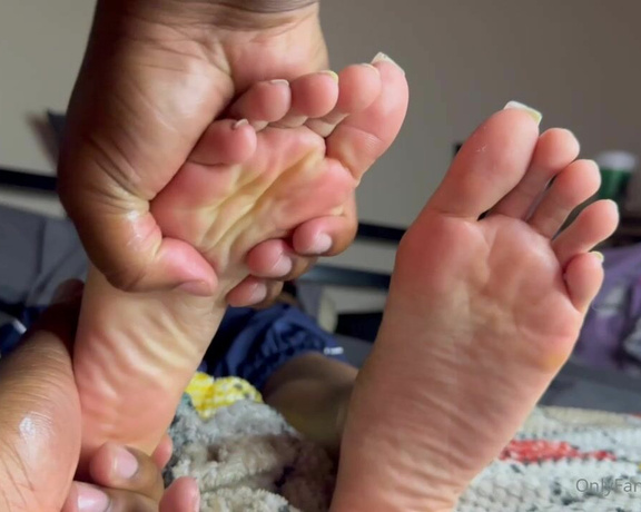 Zafeet aka Zafeetllc OnlyFans - I love foot massages