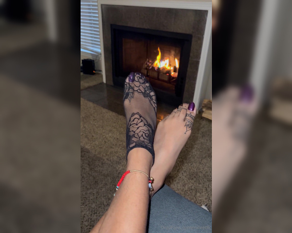 Zafeet aka Zafeetllc OnlyFans - Sexy lace & fire place toes