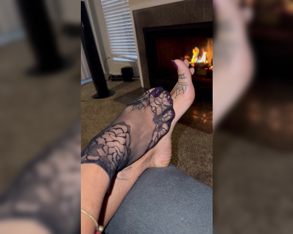 Zafeet aka Zafeetllc OnlyFans - Sexy lace & fire place toes