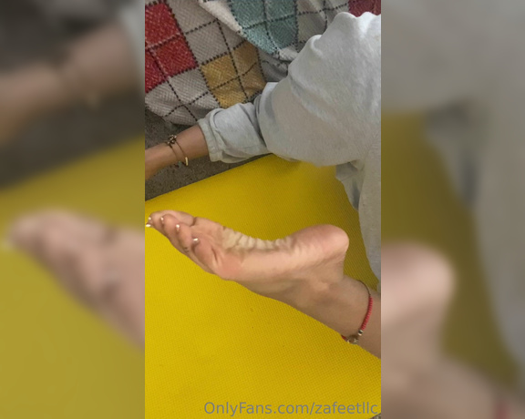 Zafeet aka Zafeetllc OnlyFans - Let’s just say… Yoga ! ASS ASSS ASS and feet )