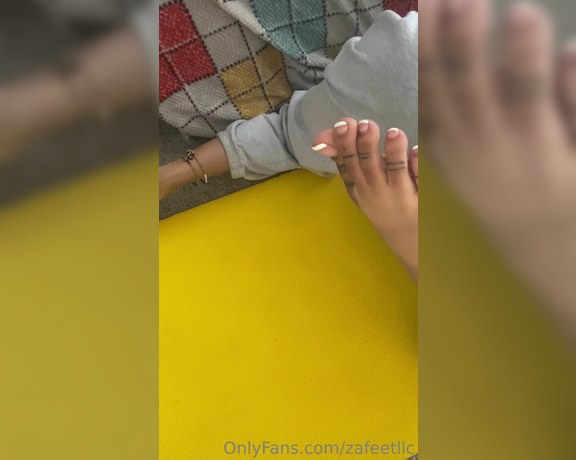 Zafeet aka Zafeetllc OnlyFans - Let’s just say… Yoga ! ASS ASSS ASS and feet )