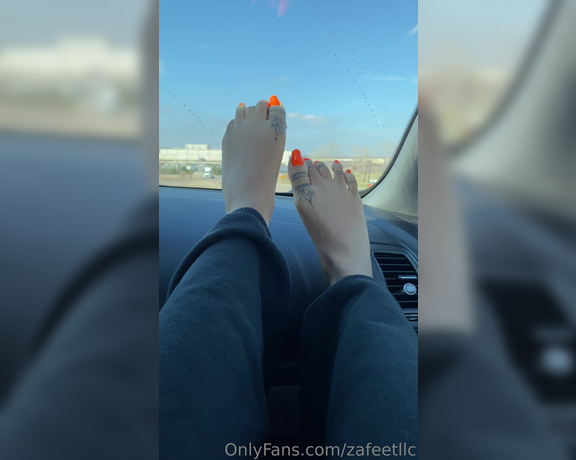 Zafeet aka Zafeetllc OnlyFans - Todays a nice day to let my pretty gals breathe