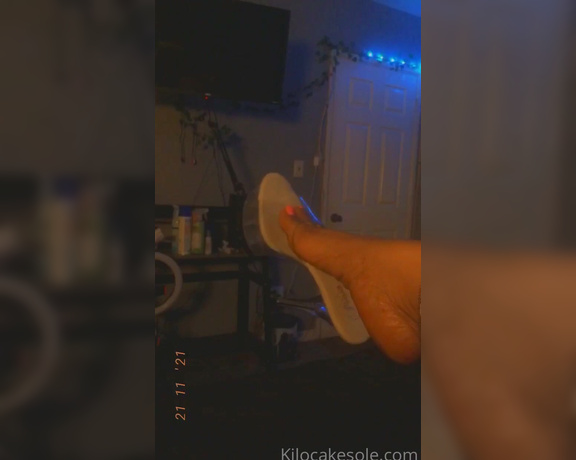 AtlFootjobQueen aka Kilocakesole OnlyFans - Will you cum on my wrinkles