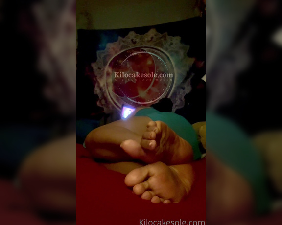 AtlFootjobQueen aka Kilocakesole OnlyFans - POV I caught you jacking off on my soles while I wasnt looking