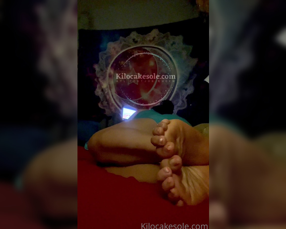 AtlFootjobQueen aka Kilocakesole OnlyFans - POV I caught you jacking off on my soles while I wasnt looking