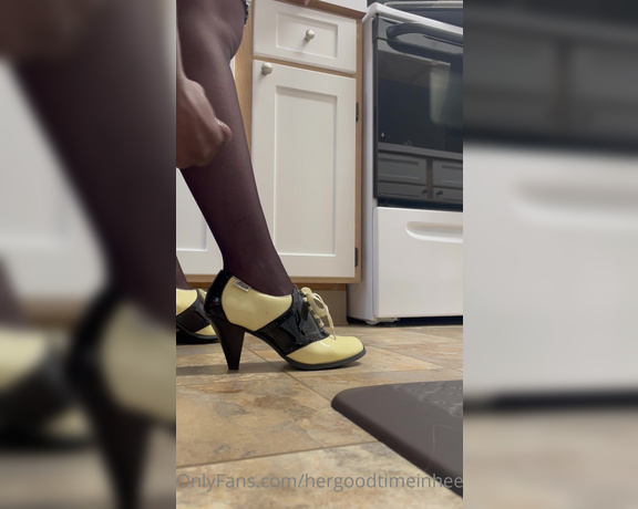 HerGoodTimeInHeels aka Hergoodtimeinheels OnlyFans Video 752