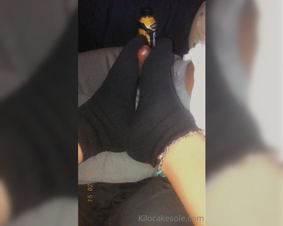 AtlFootjobQueen aka Kilocakesole OnlyFans - I have on gel moisture socks and fluffy socks my feet was warmmm and toasty after a fresh pedi Shou