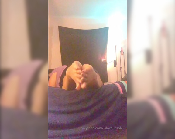 AtlFootjobQueen aka Kilocakesole OnlyFans - You should be in between so I can stroke you like this