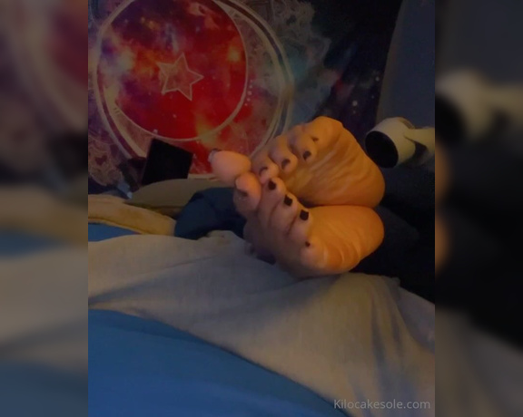 AtlFootjobQueen aka Kilocakesole OnlyFans - There needs to be something throbbing between these soles