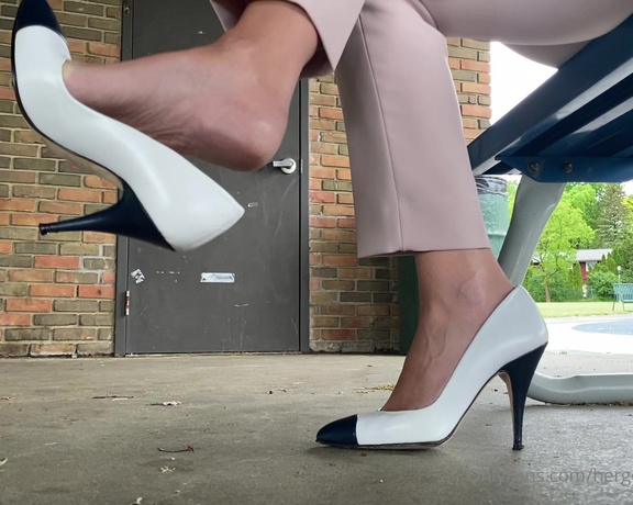 HerGoodTimeInHeels aka Hergoodtimeinheels OnlyFans Video 855