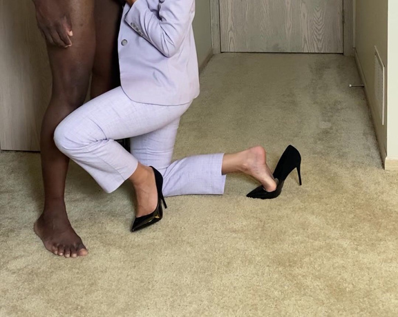 HerGoodTimeInHeels aka Hergoodtimeinheels OnlyFans - Right after work