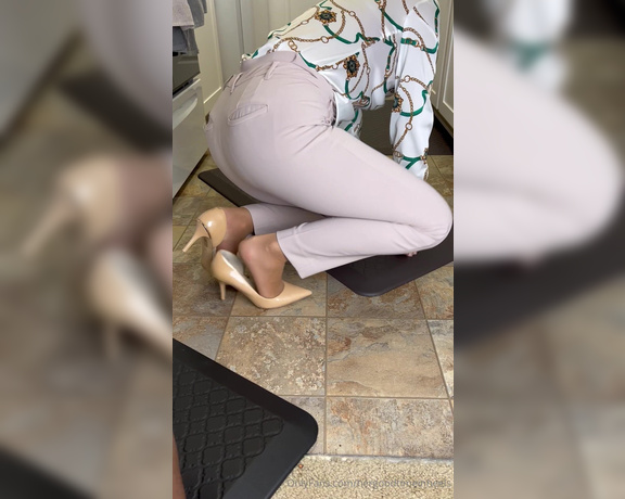 HerGoodTimeInHeels aka Hergoodtimeinheels OnlyFans Video 53