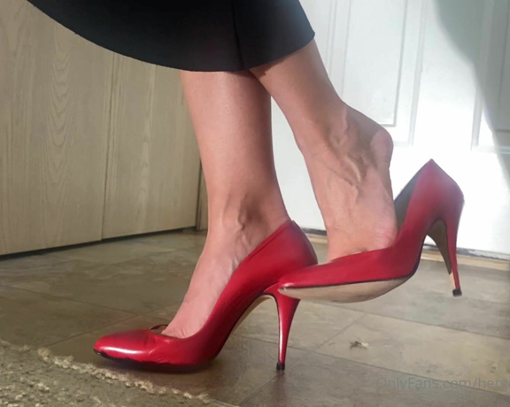 HerGoodTimeInHeels aka Hergoodtimeinheels OnlyFans Video 571