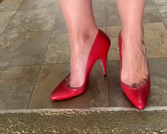 HerGoodTimeInHeels aka Hergoodtimeinheels OnlyFans Video 571