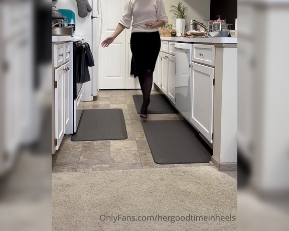 HerGoodTimeInHeels aka Hergoodtimeinheels OnlyFans Video 851