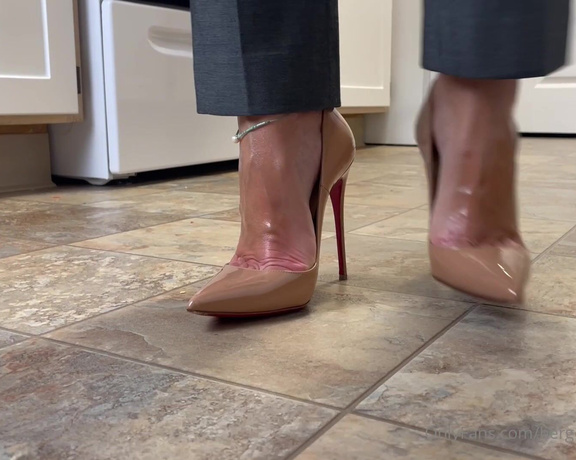 HerGoodTimeInHeels aka Hergoodtimeinheels OnlyFans Video 964