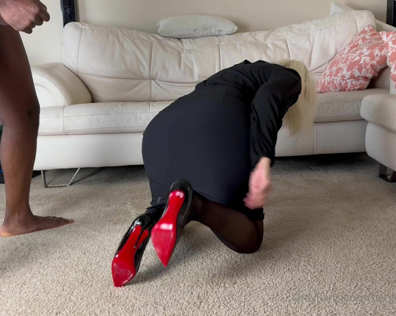 HerGoodTimeInHeels aka Hergoodtimeinheels OnlyFans Video 561